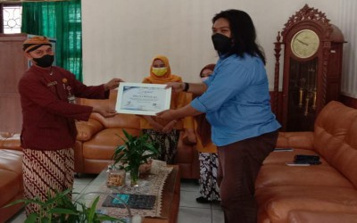 SMA N 1 Boyolali menerima sertifikat sebagai Sekolah Penerima Program Geberasi Sehat Indonesia ( GESID)